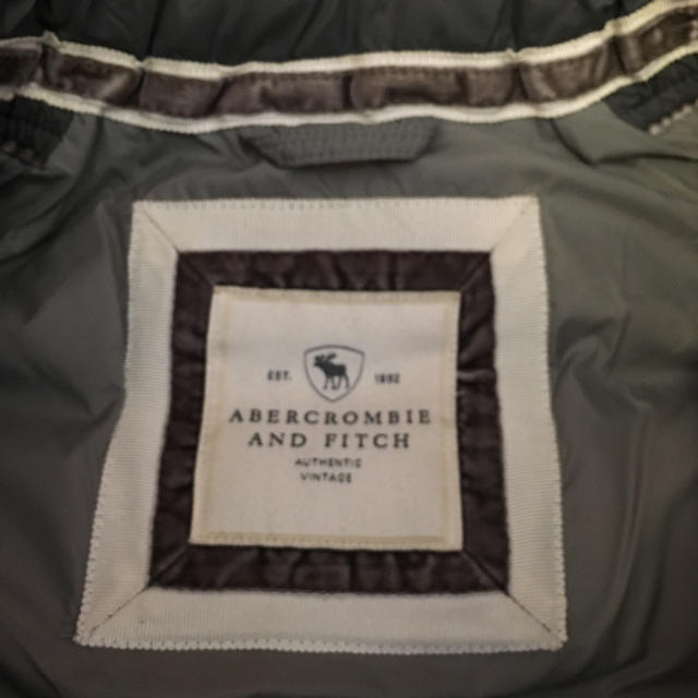 Abercrombie&Fitch(アバクロンビーアンドフィッチ)のAbercrombie&Fitch ダウンベスト レディースのジャケット/アウター(ダウンベスト)の商品写真