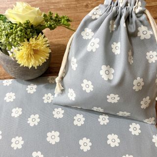 30×40 お花柄くすみブルー　ランチョンマット&給食袋セット(外出用品)