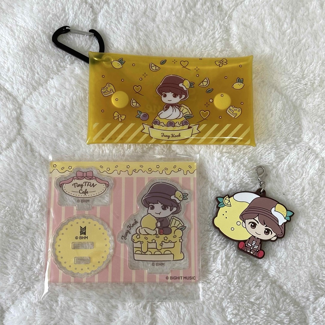 防弾少年団(BTS)(ボウダンショウネンダン)のBTS ジョングク ミニマルチケース ラバーチャーム アクスタTinyTAN エンタメ/ホビーのタレントグッズ(アイドルグッズ)の商品写真
