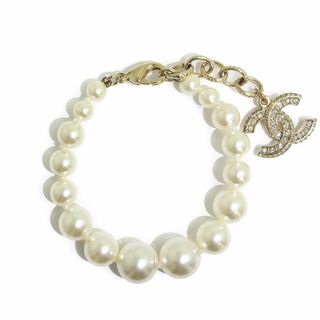 新品相当】CHANEL パールブレスレット CCロゴ箱カメリア取説付 新品相当】CHANEL パールブレスレット CCロゴ箱カメリア取説付