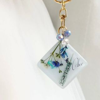 【1999】難あり・オーボエ ほんのり水色のスクエア型かすみ草とユーフォルビア(キーホルダー/ストラップ)