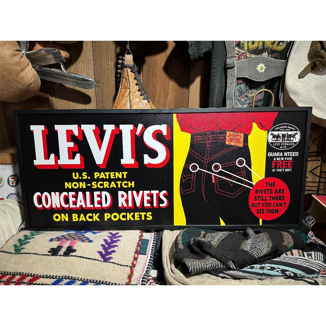 古着屋インテリア　LEVI’S 枠付き　絵　ポスター