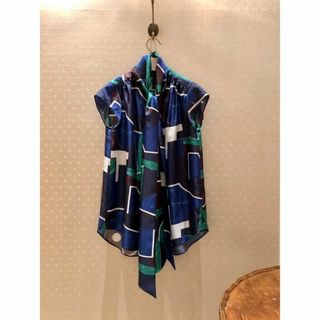 ADORE(シャツ/ブラウス(半袖/袖なし))のフリマアイテム一覧 ADORE(シャツ/ブラウス(半袖/袖なし))のフリマアイテム一覧