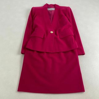 イヴサンローラン(Yves Saint Laurent)のイヴサンローラン　スーツセットアップ　ノーカラー　金ボタン　ウール100%　(スーツ)