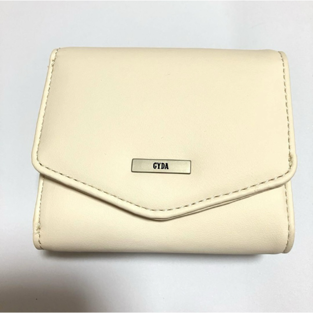 GYDA(ジェイダ)の新品未使用　GYDA　ジェイダ　口金ミニ財布　フェイクレザー　三つ折り財布　無地 レディースのファッション小物(財布)の商品写真