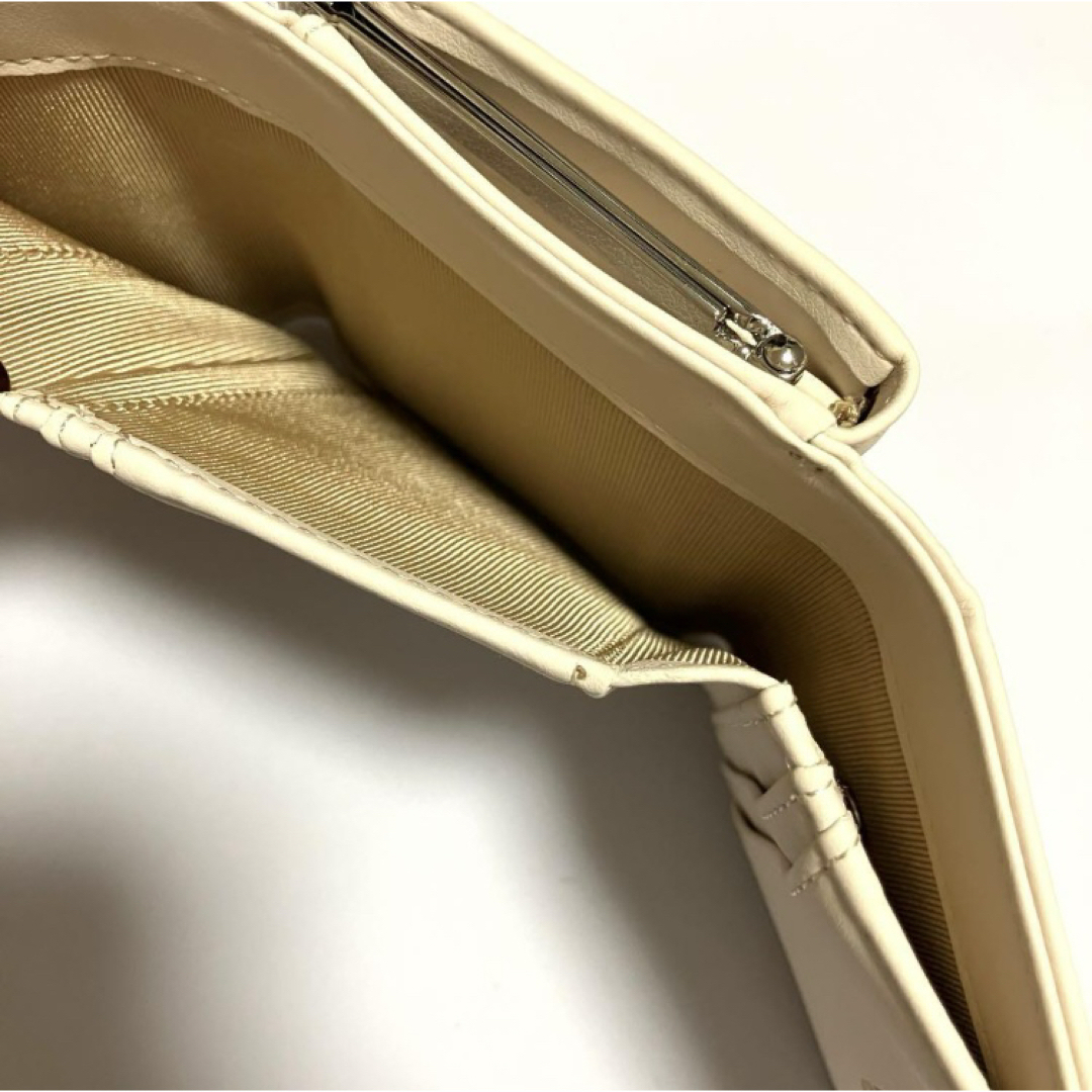 GYDA(ジェイダ)の新品未使用　GYDA　ジェイダ　口金ミニ財布　フェイクレザー　三つ折り財布　無地 レディースのファッション小物(財布)の商品写真