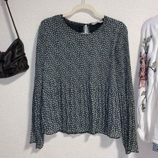 ストラディバリウス(stradivarius)のstradivarius花柄 ブラウン トップス(シャツ/ブラウス(長袖/七分))