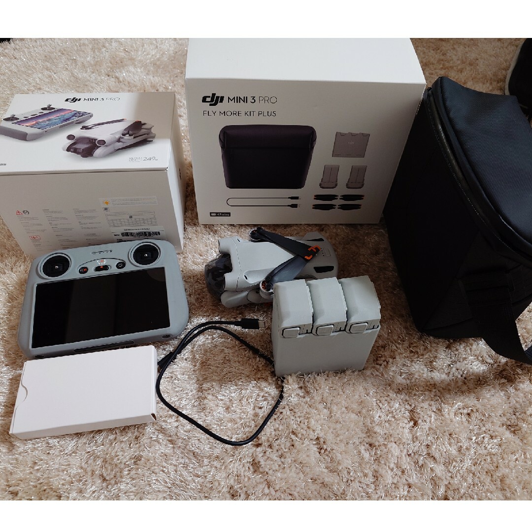 DJI(ディージェイアイ)のDJiミニ3プロ!さらにフライモアキットのセット!! エンタメ/ホビーのおもちゃ/ぬいぐるみ(ホビーラジコン)の商品写真
