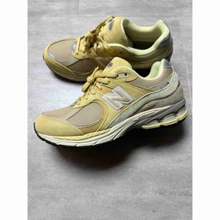 オーラリー(AURALEE)のAURALEE × New Balance 2002R Yellow/Beige(スニーカー)