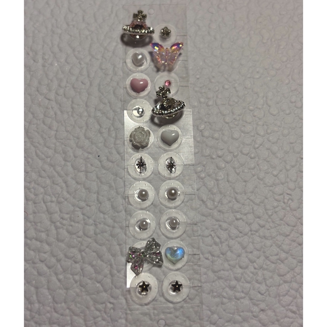 耳つぼジュエリー 20粒 銀粒 透明シール ハンドメイドのアクセサリー(イヤリング)の商品写真