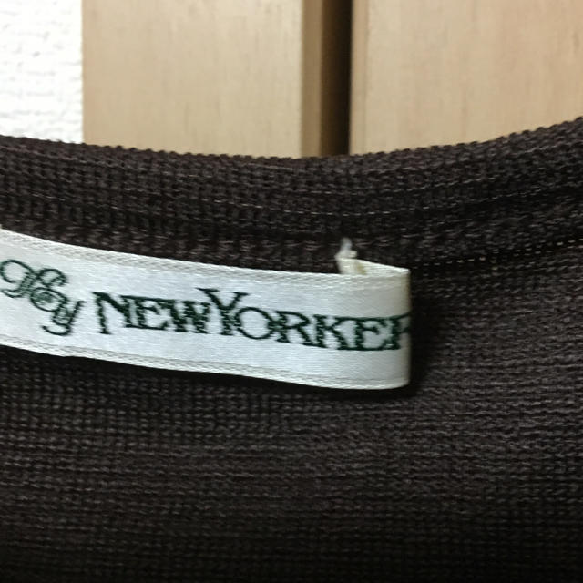 NEWYORKER(ニューヨーカー)の最終値下げ！！ニューヨーカーこげ茶色のキャミソールと透かし編みカーディ レディースのトップス(カーディガン)の商品写真