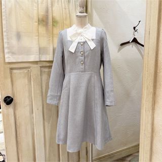 F i.n.t - レース衿アコーディオンプリーツワンピース グレーの F i.n.t - レース衿アコーディオンプリーツワンピース グレーの