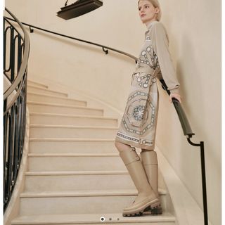 HERMES - ☆HERMES☆新品タグ付☆カシミヤ100☆ポンチョ HERMES - ☆HERMES☆新品タグ付☆カシミヤ100☆ポンチョ