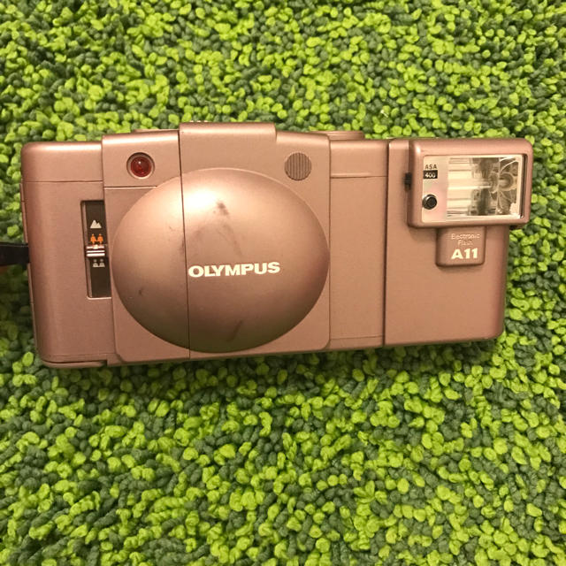 OLYMPUS(オリンパス)の美品 OLYMPUS XA 2 オリンパスコンパクトフィルムカメラ ピンク スマホ/家電/カメラのカメラ(フィルムカメラ)の商品写真