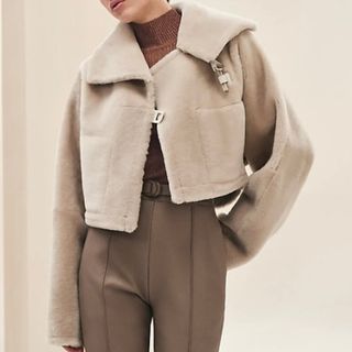 HERMES(ムートンコート)のフリマアイテム一覧 HERMES(ムートンコート)のフリマアイテム一覧
