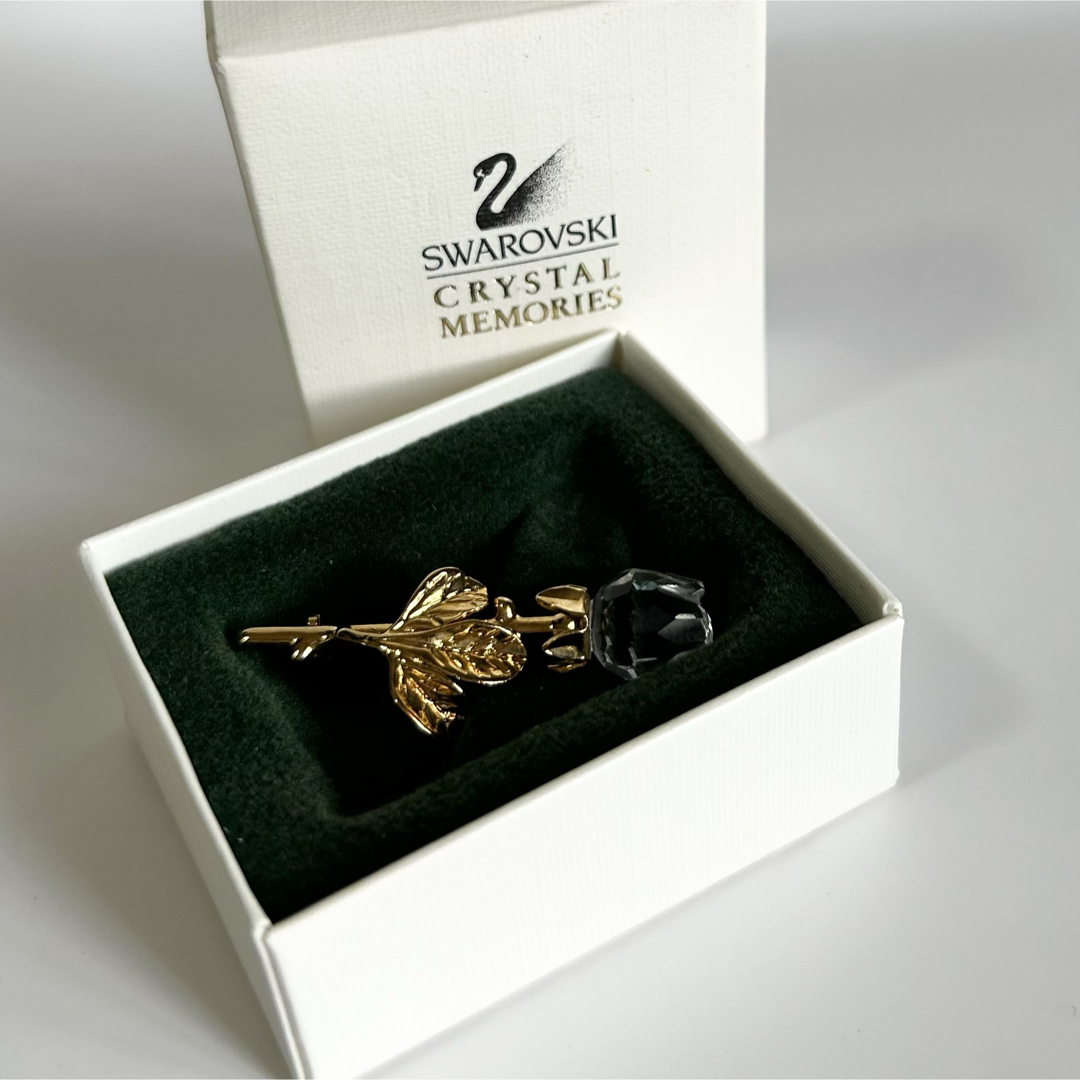 SWAROVSKI(スワロフスキー)の美品 SWAROVSKI スワロフスキー フラワーモチーフ ブローチ レディースのアクセサリー(ブローチ/コサージュ)の商品写真