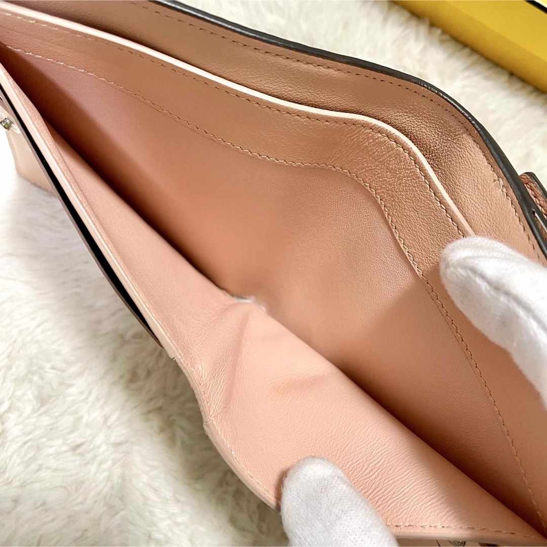 FENDI(フェンディ)の箱付き FENDI フェンディ ピーカブー セレリア コンパクトウォレット レディースのファッション小物(財布)の商品写真