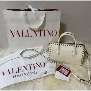 VALENTINO(バッグ ・ ホワイト/白色系)のフリマアイテム一覧 VALENTINO(バッグ ・ ホワイト/白色系)のフリマアイテム一覧