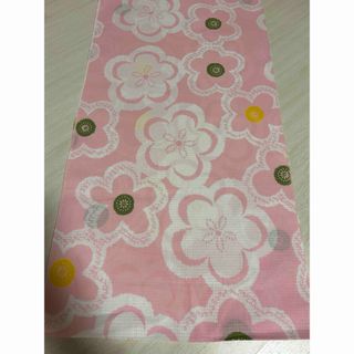 未使用　花柄の綿紅梅の浴衣の反物　キングサイズ(浴衣)