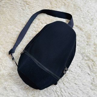 PLEATS PLEASE ISSEY MIYAKE(ショルダーバッグ)のフリマ PLEATS PLEASE ISSEY MIYAKE(ショルダーバッグ)のフリマ
