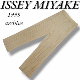 PLEATS PLEASE ISSEY MIYAKE(パンツ ・ ベージュ系)のフリマ PLEATS PLEASE ISSEY MIYAKE(パンツ ・ ベージュ系)のフリマ