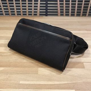 LOUIS VUITTON ルイ ヴィトン ユタ スィウ ボディバッグ ヒップ LOUIS VUITTON ルイ ヴィトン ユタ スィウ ボディバッグ ヒップ