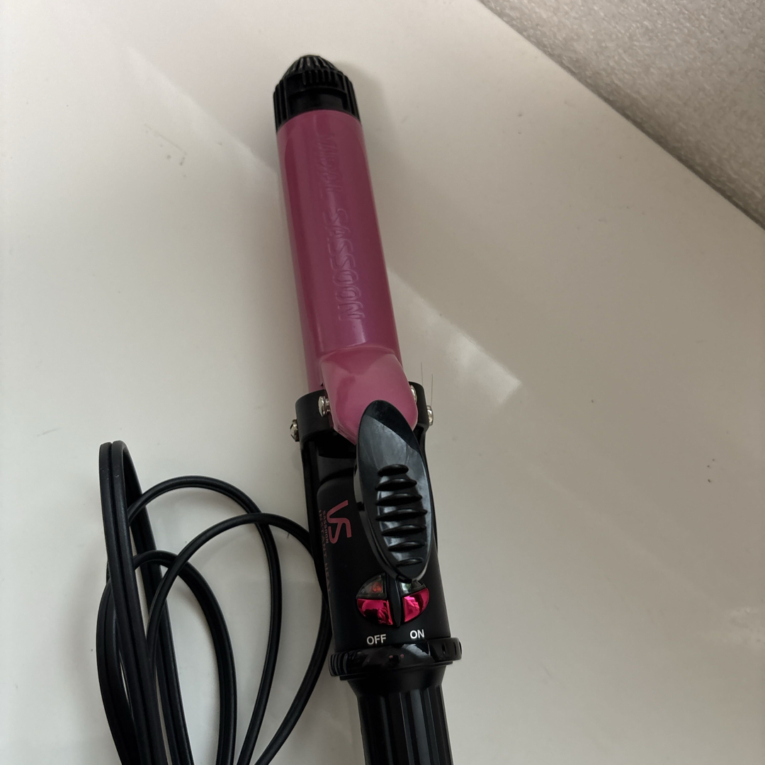VS(ヴィダルサスーン)のVSカールアイロン スマホ/家電/カメラの美容/健康(ヘアアイロン)の商品写真