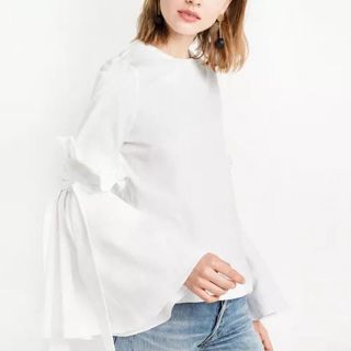 ザラ(ZARA)の変形スリーブ ベルスリーブ❤︎リボンスリーブ カットソー(カットソー(長袖/七分))