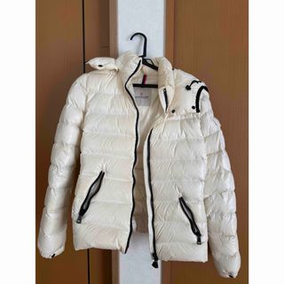 MONCLER(ダウンジャケット ・ ホワイト/白色系)のフリマ MONCLER(ダウンジャケット ・ ホワイト/白色系)のフリマ