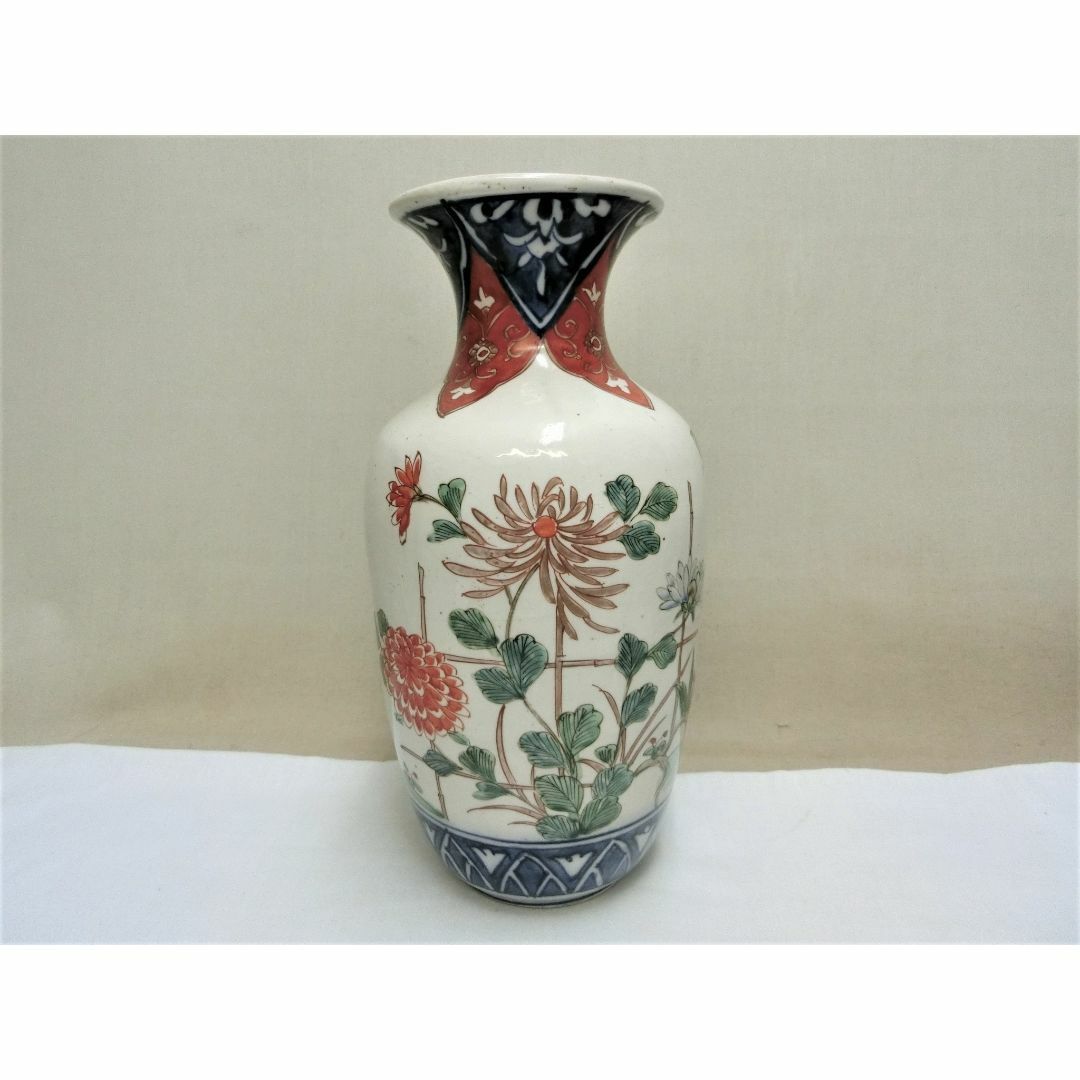 コレクション！【色絵花器　花瓶　菊花蝶文色絵　鑑賞陶磁器　飾り栄え】◆骨董