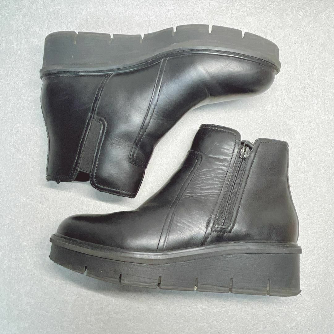 Clarks(クラークス)のクラークス 22.5cm エアラベルジップ ブラック ブーツ ブーティ レディースの靴/シューズ(ブーツ)の商品写真