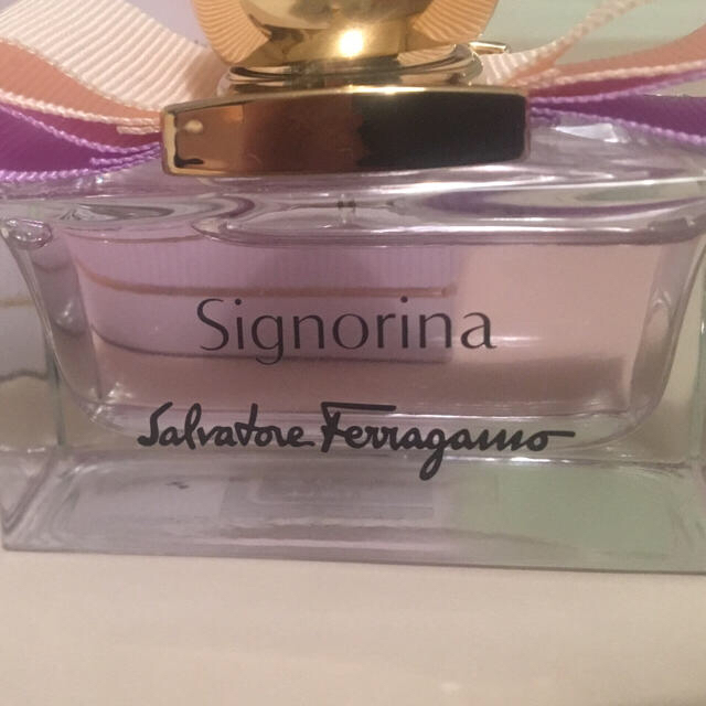 Salvatore Ferragamo(サルヴァトーレフェラガモ)のフェラガモ シニョリーナ オーデトワレ コスメ/美容の香水(香水(女性用))の商品写真