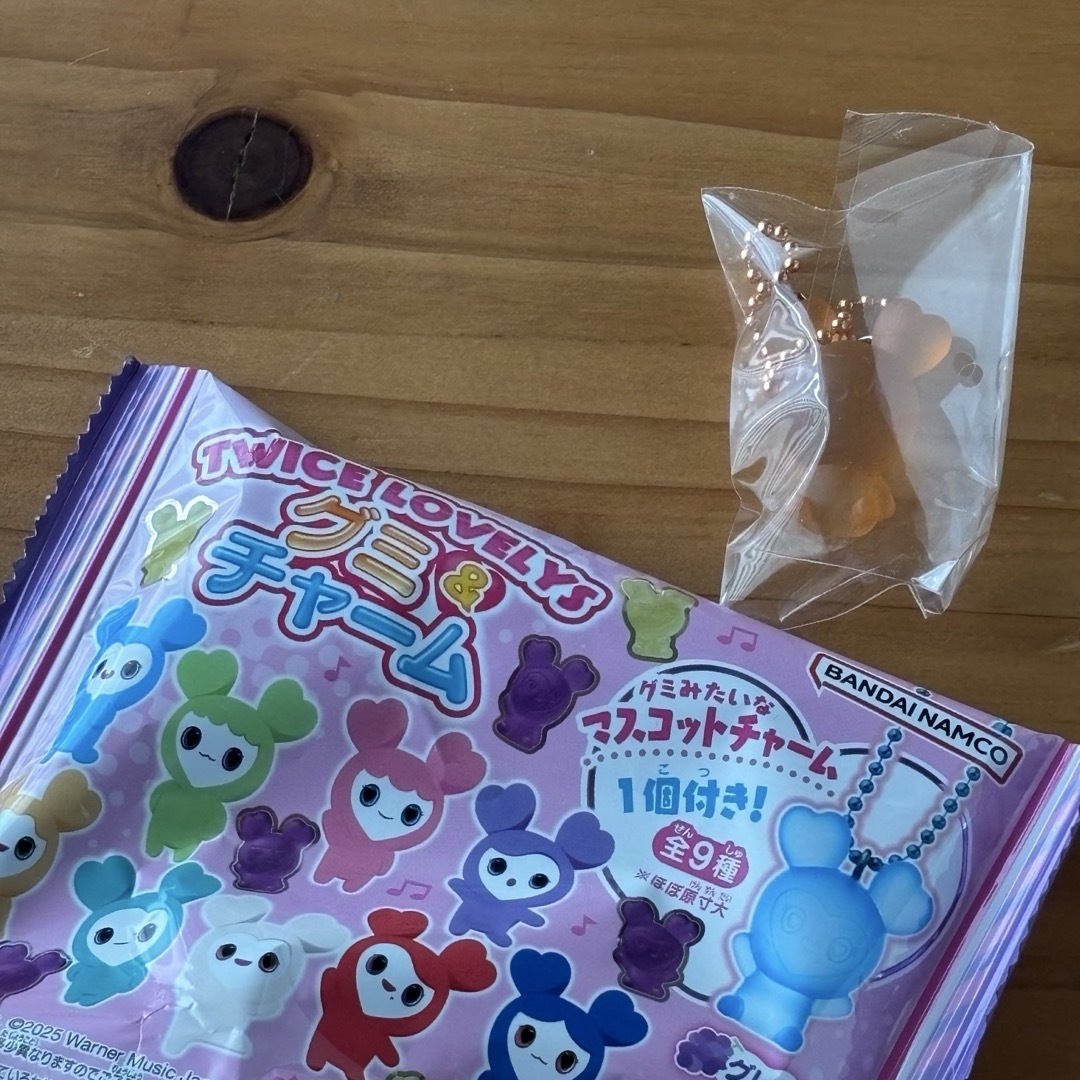 TWICE(トゥワイス)のジヒョ★ TWICEグミみたいなマスコットチャーム エンタメ/ホビーのタレントグッズ(アイドルグッズ)の商品写真