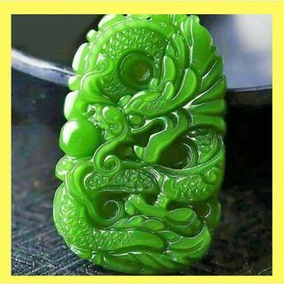 縁起物✨マレー翡翠　ドラゴン　龍　ペンダントトップ　グリーン　開運　緑　風水(ノーカラージャケット)