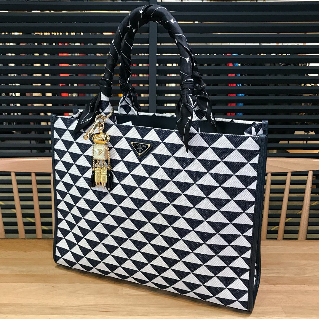 PRADA - 未使用 プラダ 現行 シンボル エンブロイダリーファブリック ラージハンドバッグ