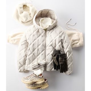 UNIQLO - ユニクロ シームレスダウンパーカー オフホワイトの UNIQLO - ユニクロ シームレスダウンパーカー オフホワイトの