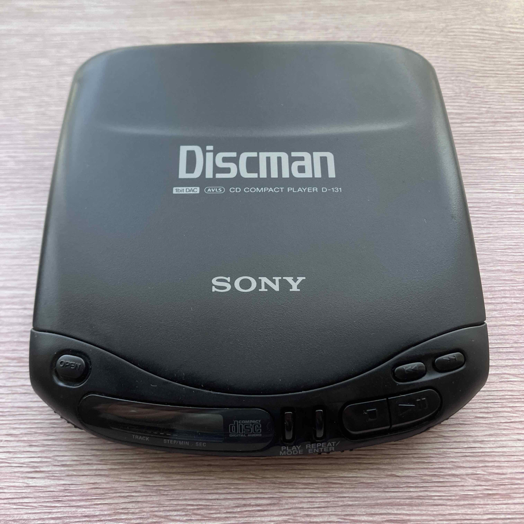 SONY(ソニー)のSONY Discman D-131 ポータブルCDプレーヤー スマホ/家電/カメラのオーディオ機器(ポータブルプレーヤー)の商品写真