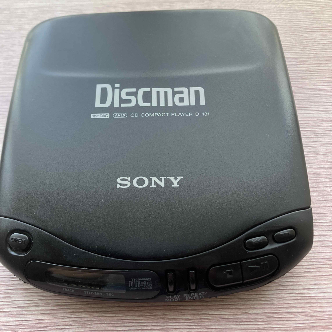 SONY(ソニー)のSONY Discman D-131 ポータブルCDプレーヤー スマホ/家電/カメラのオーディオ機器(ポータブルプレーヤー)の商品写真