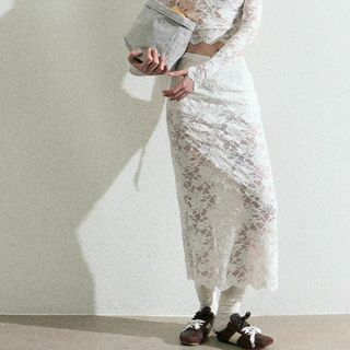 マージュ(maje)のOAKMOO シアー レース ロングスカート スリット ストレート ホワイト (ロングスカート)