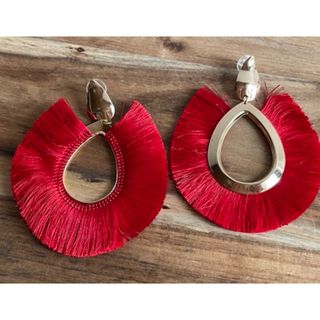 【新品】フリンジのピアス(大)(ピアス)
