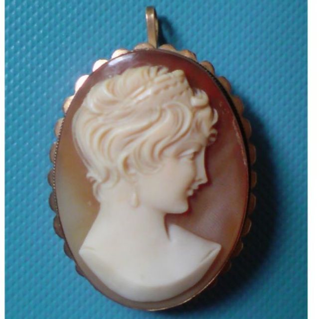 シェルカメオ ペンダントトップ 18K 横顔ティアラ女性像