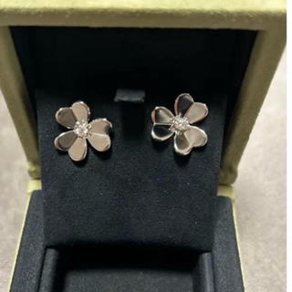 Van Cleef & Arpelsのフリマアイテム一覧 Van Cleef & Arpelsのフリマアイテム一覧