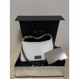 Charles and Keith(バッグ ・ ホワイト/白色系)のフリマ Charles and Keith(バッグ ・ ホワイト/白色系)のフリマ
