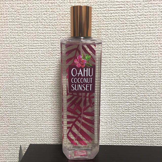 Bath & Body Works(バスアンドボディーワークス)のオアフココナッツサンセット★ボディミスト コスメ/美容の香水(ユニセックス)の商品写真