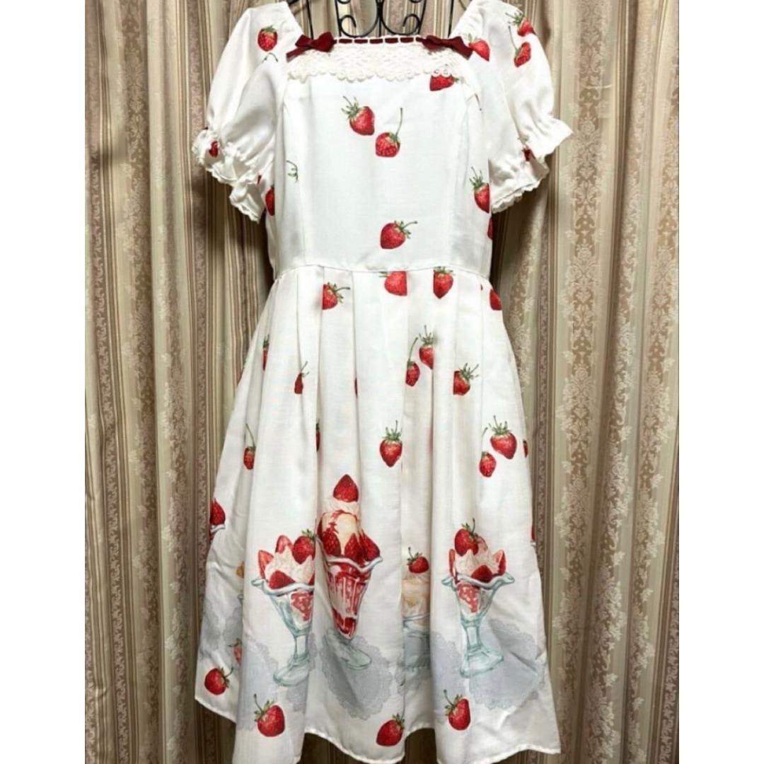 Emily Temple cute - 【新品】Very Berry Parfaitワンピースの Emily Temple cute - 【新品】Very Berry Parfaitワンピースの