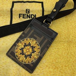 FENDI(パスケース/IDカードホルダー)のフリマアイテム一覧 FENDI(パスケース/IDカードホルダー)のフリマアイテム一覧