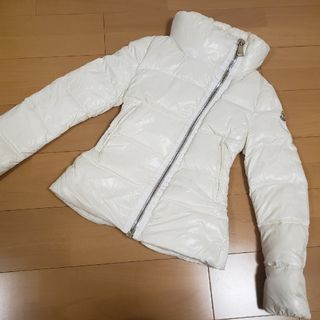 MONCLER(ダウンジャケット ・ ホワイト/白色系)のフリマ MONCLER(ダウンジャケット ・ ホワイト/白色系)のフリマ