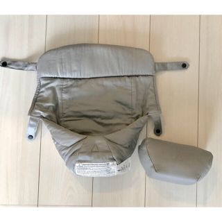 エルゴベビー(Ergobaby)のエルゴベビー ベビーキャリア インファントインサートIII グレー 未使用！(抱っこひも/おんぶひも)