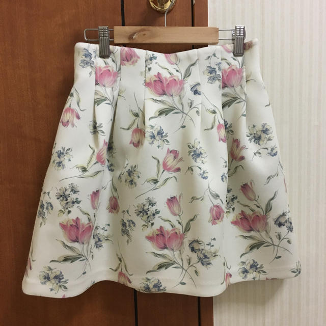 dazzlin(ダズリン)のダズリン♡チューリップ柄スカート レディースのスカート(ミニスカート)の商品写真