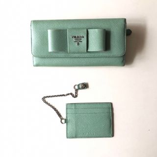PRADA(財布 ・ グリーン・カーキ/緑色系)のフリマアイテム一覧 PRADA(財布 ・ グリーン・カーキ/緑色系)のフリマアイテム一覧
